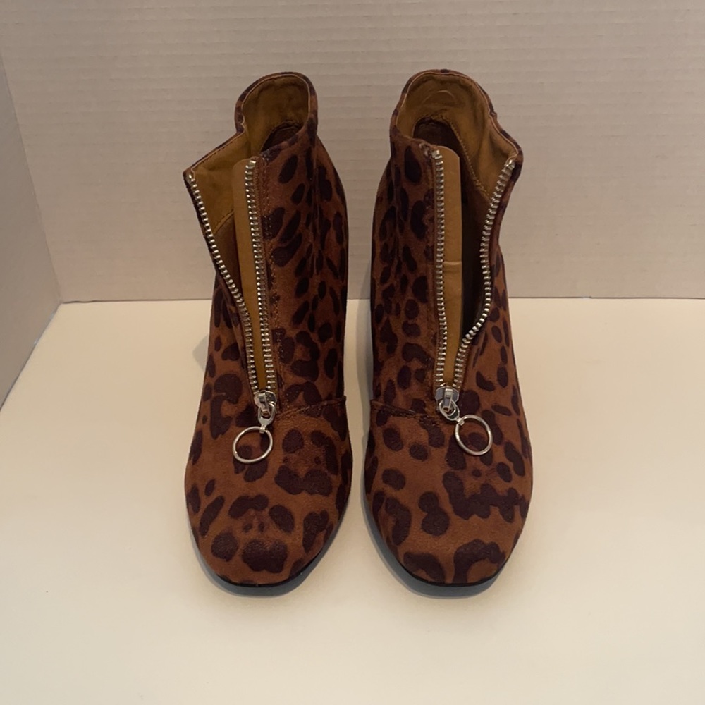 Comfortable All Over Leopard Print Big Block Boot… - image 4